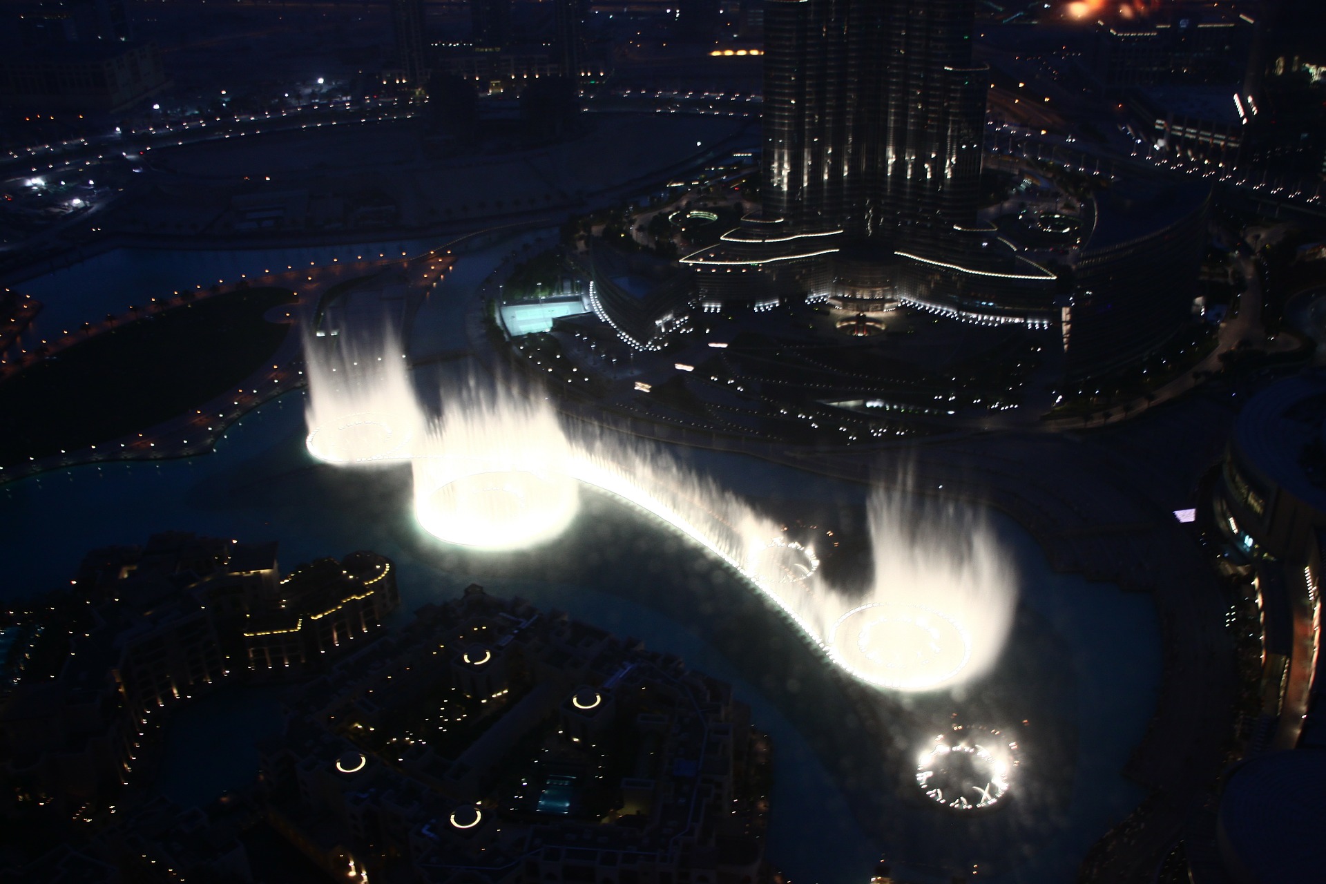 Поющий фонтан в Дубаи